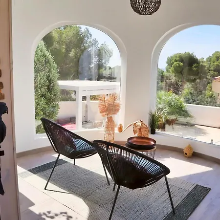 Amira Villa *