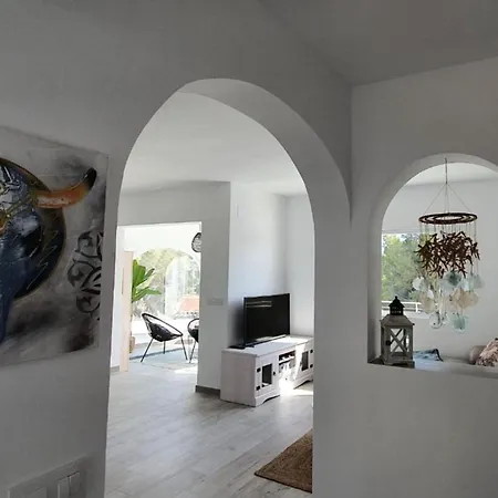 Amira Villa *