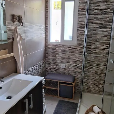 Amira Villa *